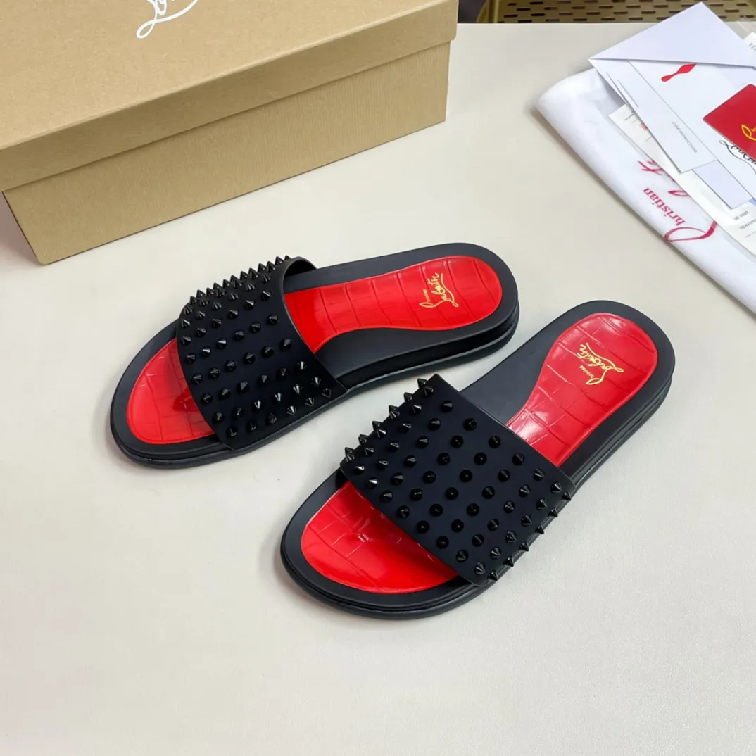 [CL red sole shoes] P: 340💰 size 38-45 Men’s classic slippers, made on the official website 1:1, the original factory specializes in original materials ➖ OEM 3D printed patterns, all hand-nailed and made ➖ Ultra-light non-slip outsole. Super fashionable and super comfortable, handsome on the feet, a must-have for men in summer! !